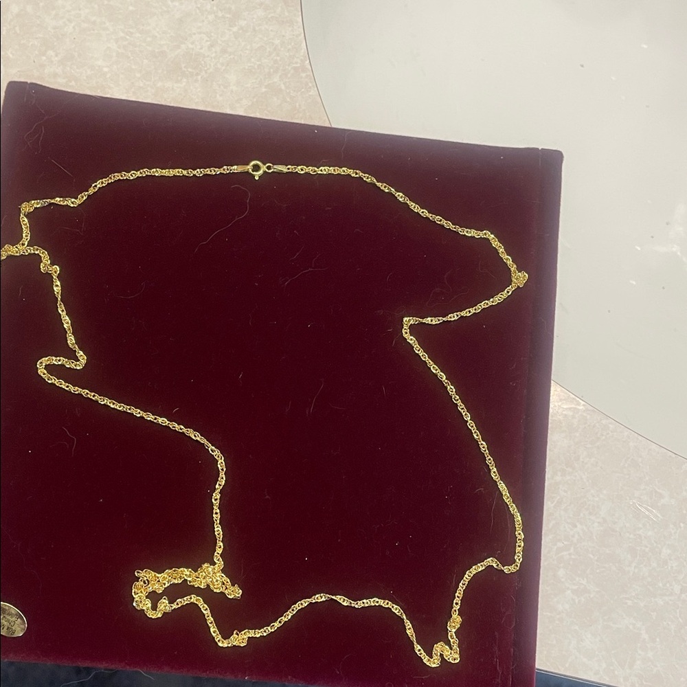 Elegant 14 karat Gold Chain Necklace
